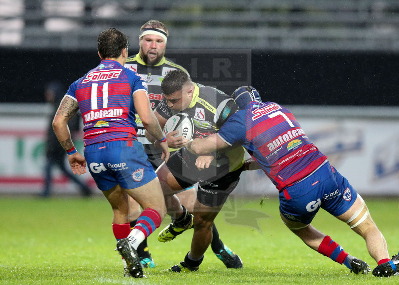 Campionato Top12 2018-2019, Finale, Calvisano (BS), Peroni Stadium, 18/05/2019, Rugby Calvisano v Rugby Rovigo. Danilo Fischetti placcato da Edoardo Lubian. Foto: Roberto Bregani/Fotosporti