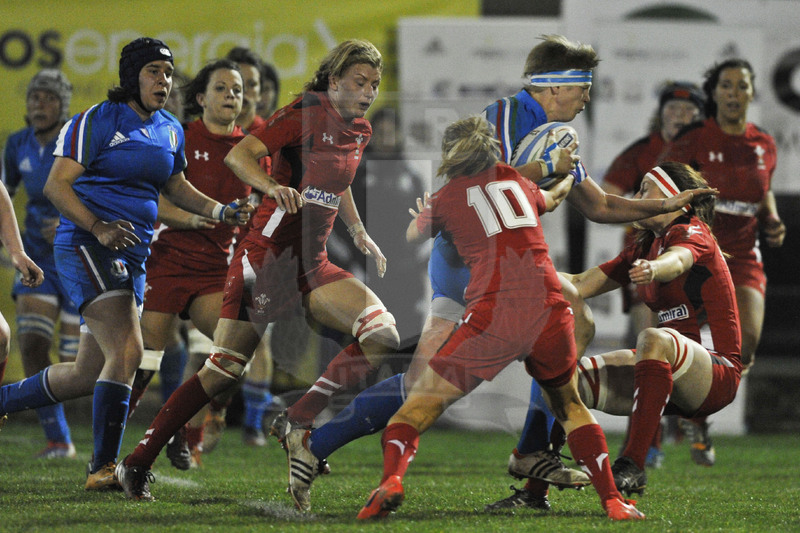 Rbs Sei Nazioni Donne 2015, Padova, stadio Plebiscito, 21-03-2015, Italia Donne v Galles Donne, un attacco di Flavia Severin.