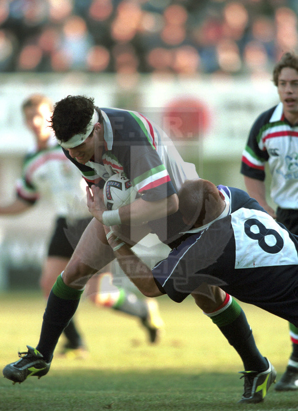 Lloyds TSB Sei Nazioni 2000, Round 1, Roma, stadio Flaminio 05/02/2000, Italia v Scozia, Denis Dallan attaccato da Gordon Simpson. Foto Daniele Resini/Fotosportit