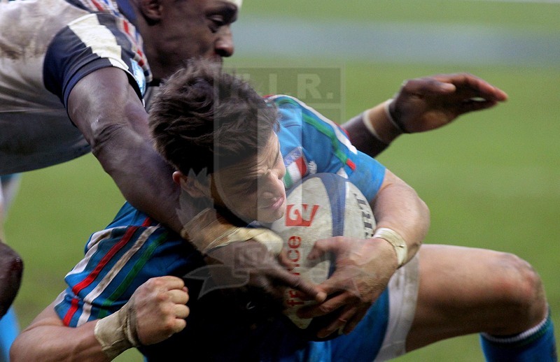 Rbs 6 Nazioni 2014, round 2, Parigi, Stade de France 09/02/2014, Francia v Italia, il tuffo in meta di Tommaso Iannone. Foto Daniele Resini/Fotosportit