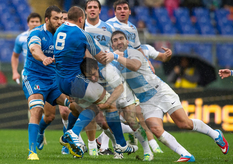 Cariparma Test Match 2013, Roma, Stadio Olimpico, 23-11-2013, Italia v Argentina. Foto Elena Barbini. Nicolas Sanchez e Gabriel Ascarate placcano Sergio Parisse