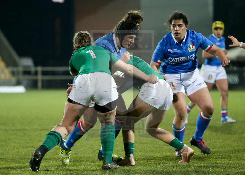 Guinness Sei Nazioni 2019 Donne, Round 3, Parma, Stadio Lanfranchi, 23/02/2019, Italia Donne v Irlanda Donne. Melissa Bettoni imèatta la difesa irlandese. Foto Roberto Bregani/Fotosportit