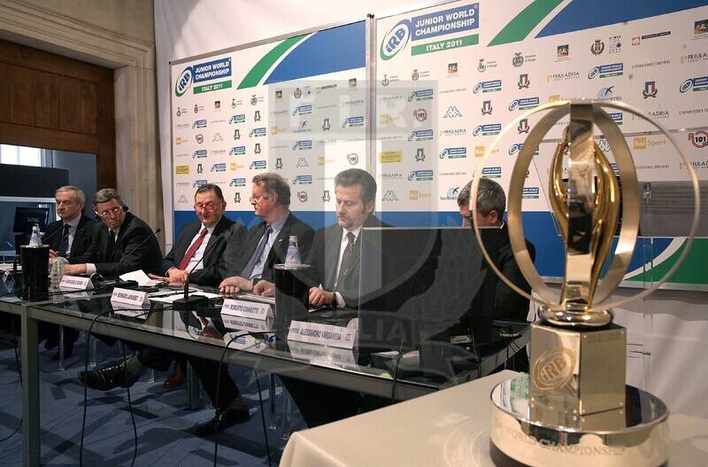Presentazione del Irb Junior Championship Italy 2011, Unindustria Treviso 2011/03/30, il trofeo del Irb Junior championship e il tavolo della presidenza.