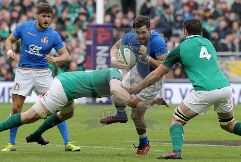 Natwest Sei Nazioni 2018, round 2, Dublino, Aviva Stadium 10/02/2018, Irlanda v Italia, Mattia Bellini fermato da Conan e Henderson. Foto Daniele Resini/Fotosportit