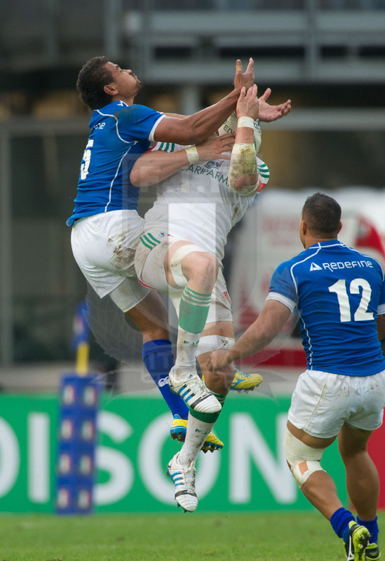 Cariparma test match 2014, Ascoli Piceno 08/11/2014, Italia v Samoa, duello aereo fra Autagavaia e Parisse.