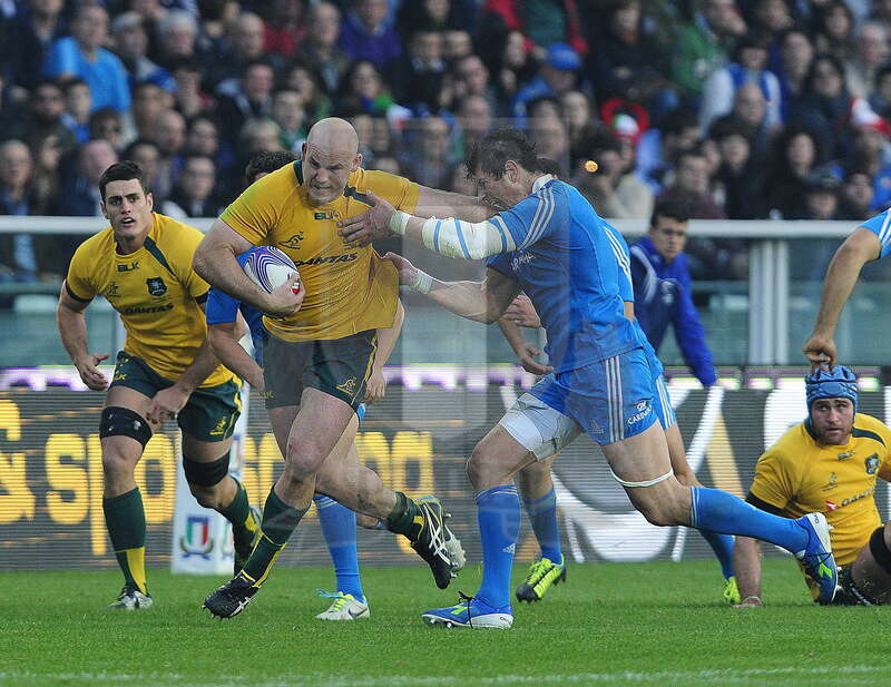 Cariparma Test Match 2013 - 09/11/2013 - Torino, Stadio Olimpico - Italia v Australia - Stephen Moore rompe il placcaggio di Alessandro Zanni