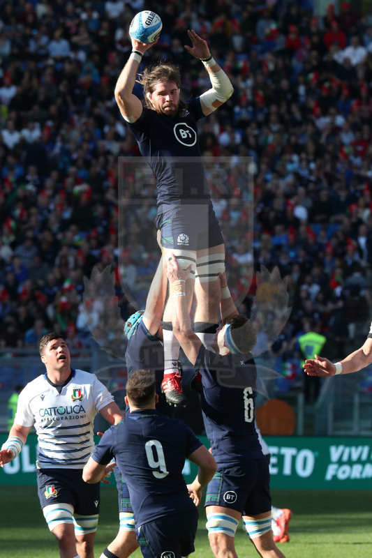 Guinness Sei Nazioni 2020, Round 3, Roma, Stadio Olimpico 22/02/2020, Italia v Scozia, Ben Toolis conquista touche. Foto Daniele Resini/Fotosportit.