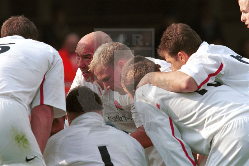 Lloyds TSB Sei Nazioni 2000, Round 4, Roma, stadio Flaminio 18/03/2000, Italia v Inghilterra, inglesi a consulto. Si riconoscono Paul Greening e Neil Back Foto Daniele Resini/Fotosportit