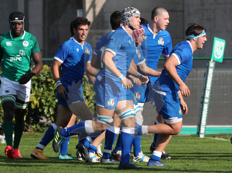 Test match U18, Trviso, stadio di Monigo, Italia U18 v Irlanda U18, festa per la meta di Lorenzo Casilio. Foto Daniele Resini/Fotosportit