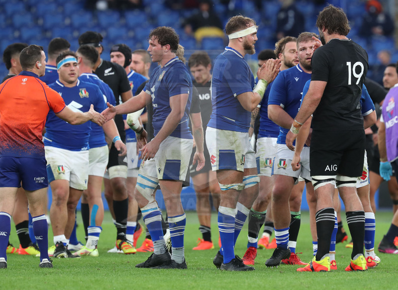 Autumn Nations Series 2021, Roma, Stadio Olimpico, 06/11-2021, Itallia vs Nuova Zelanda, il saluto fra le squadre alla fine del match. Foto Daniele Resini/Fotosportit
