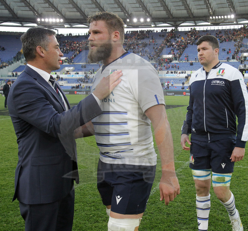 Guinness Sei Nazioni 2020, Round 3, Roma, Stadio Olimpico 22/02/2020, Italia v Scozia, Dean Budd saluta Sebastian Negri a fine match. Foto Daniele Resini/Fotosportit.