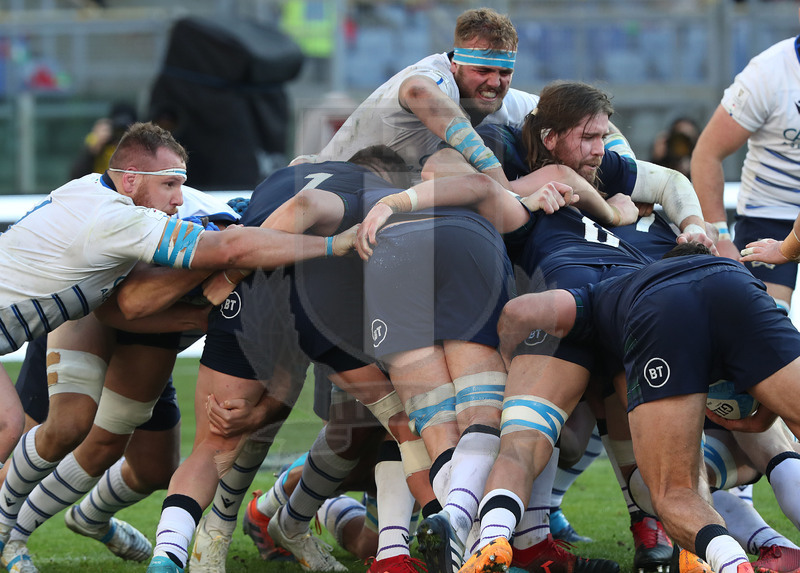 Guinness Sei Nazioni 2020, Round 3, Roma, Stadio Olimpico 22/02/2020, Italia v Scozia, drive scozzese con Ben Toolis, contrastato da Cannone e Lovotti. Foto Daniele Resini/Fotosportit.