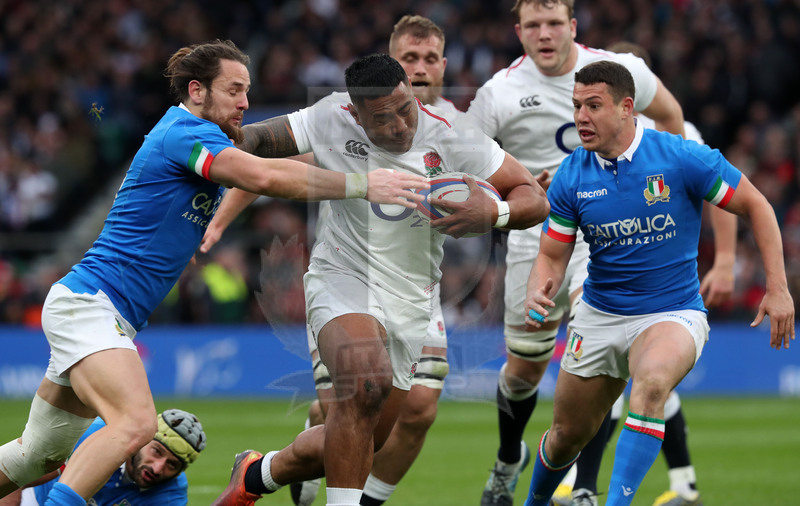 Guinness Sei Nazioni 2019, Round 4, Londra, Twickenham 09/03/2019, Inghilterra v Italia, break di Manu Tuilagi su Campagnaro e Morisi. Foto Daniele Resini/Fotosportit