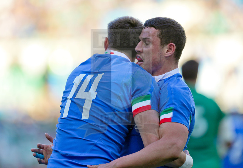 Guinness Sei Nazioni 2019, Round 3, Roma, Stadio Olimpico, 24/02/2019, Italia v Irlanda. Edoardo Padovani festeggiato da Luca Morisi dop la meta. Foto Roberto Bregani/Fotosportit