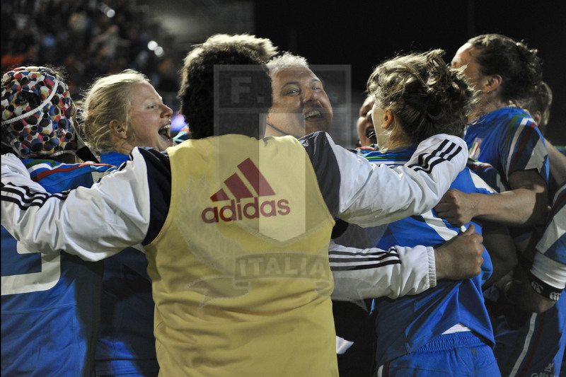 Rbs Sei Nazioni Donne 2015, Padova, stadio Plebiscito, 21-03-2015, Italia Donne v Galles Donne, le Azzurre festeggiano a fine partita.