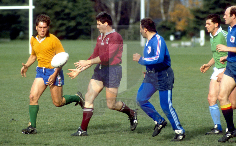 Rugby World Cup 1987, Pool 3, Auckland 25/05/1987, allenamento della Nazionale italiana, Marzio Innocenti passa palla a Toni Galeazzo. Foto Daniele Resini/Fotosportit