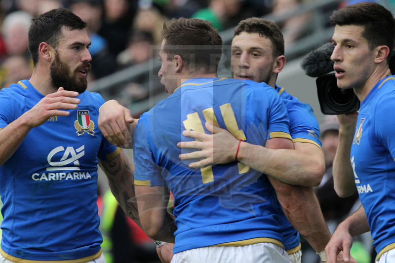 Natwest Sei Nazioni 2018, round 2, Dublino, Aviva Stadium 10/02/2018, Irlanda v Italia, matteo Minozzi festeggiatoda Haiward, benvenuti e Allan dopo la meta. Foto Daniele Resini/Fotosportit