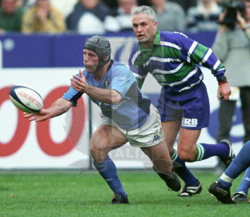 Sei Nazioni 2002, Parigi, Stade de France 2002/02/02, apertura di Alessandro Troncon. Foto Daniele Resini/Fotosportit