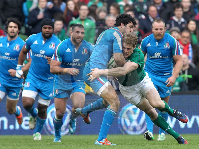 Rbs Sei Nazioni 2014, Dublino, Aviva Stadium, 08/03/2014, Irlanda v Italia, Leonardo Sarto impatta su Andrew Trimble. Foto Daniele Resini/Fotosportit