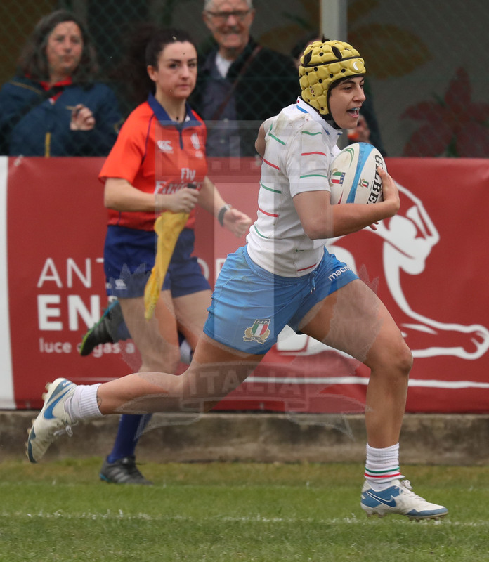 Guinness Sei Nazioni 2019 Donne, Padova, stadio Plebiscito 17/03/2017, Italia Donne v Francia Donne, una corsa di Beatrice Rigoni. Foto Daniele Resini/Fotosportit