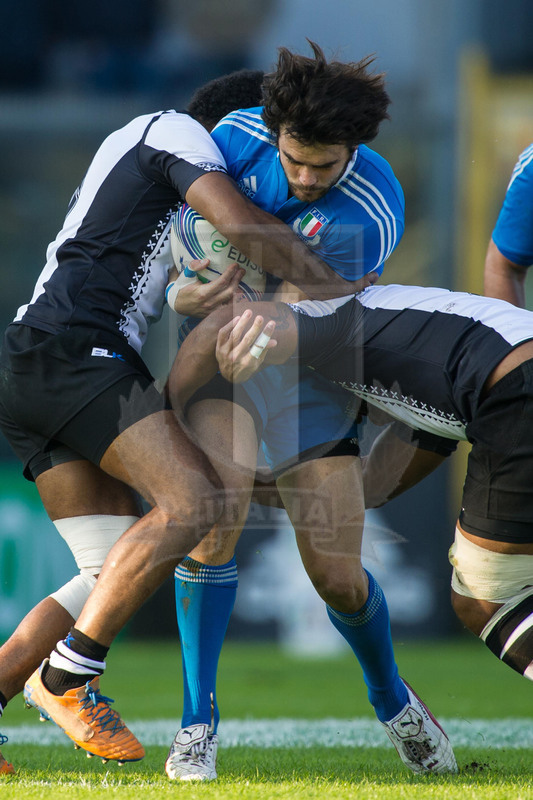 Cariparma Test Match 2013, Cremona, Stadio Zini, 16-11-2013, Italia v Fiji.Foto Elena Barbini. Luke Mc Lean viene fermato