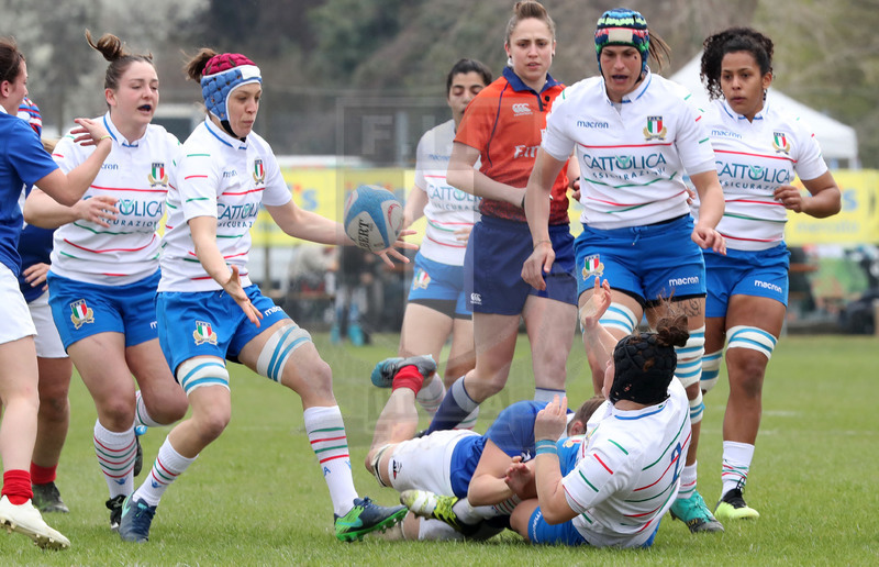 Guinness Sei Nazioni 2019 Donne, Padova, stadio Plebiscito 17/03/2017, Italia Donne v Francia Donne, Melissa Bettoni ricicla da terra su Elisa Giordano. Foto Daniele Resini/Fotosportit
