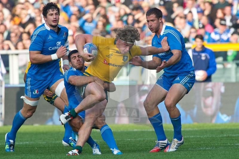 Cariparma Test Match 2013 - 09/11/2013 - Torino, Stadio Olimpico - Italia v Australia - Foto Elena Barbini-Edoardo Gori cerca di bloccare l\