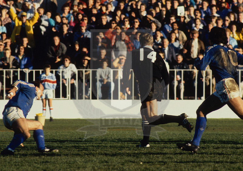 Rugby World Cup 1987, Pool 3, Auckland, Eden Park 22/05/1987, Nuova Zelanda v Italia, il break di John Kirwan verso la meta. Foto Daniele Resini/Fotosportit