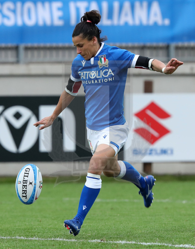 Sei Nazioni Donne 2021, Parma, stadio Lanfranchi 10/04/2021, Italia v Inghilterra, Sara barattin al calcio di avvio. foto Daniele Resini/Fotosportit