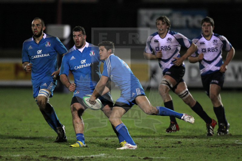 RBS 6 Nazioni 2013 Under 20, Galashiels, Netherdale 8-02-2013, Scozia U20 v Italia U20, Marcello Violi apre il gioco