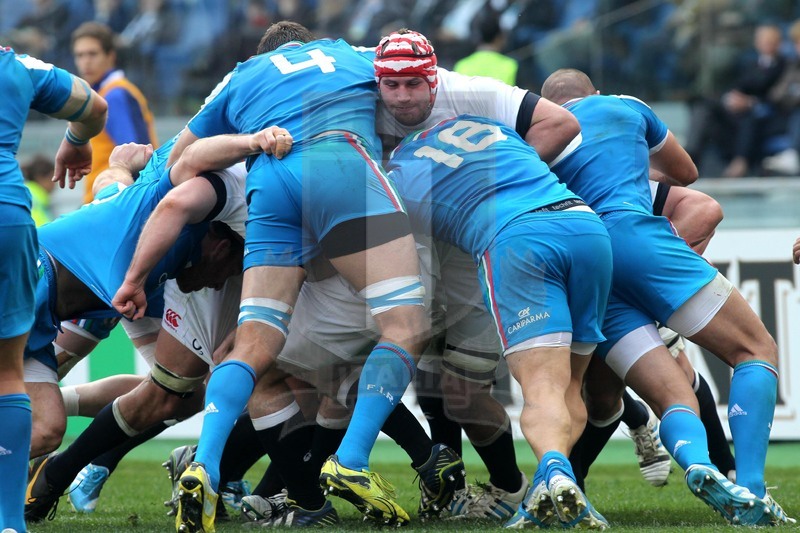 Rbs Sei Nazioni 2014, Roma, stadio Olimpico 15/03/2014, Italia v Inghilterra, Ben Morgan guida una maul inglese. Foto Daniele Resini/Fotosportit