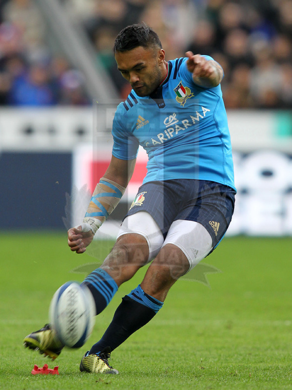Rbs Sei Nazioni 2016, round 1, Parigi, Stade de France 06/02/2016, Francia v Italia, Kelly Haimona al calcio piazzato. Foto Daniele Resini/Fotosportit