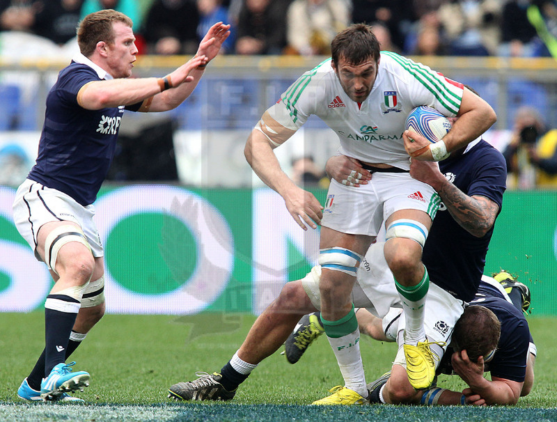 RBS Sei Nazioni 2014, Roma, stadio Olimpico 22/02/2014, Italia v Scozia, Quintin Geldenhuys circondato. Foto Daniele Resini/Fotosportit