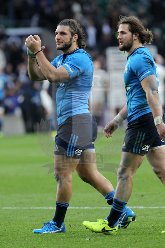RBS Sei Nazioni 2017, Londra, Twickenham 26/02/2017, Inghilterra v Italia, Giovanbattista Venditti e Michele Campagnaro salutano il pubblico alla fine del match. Foto daniele Resini/Fotosportit