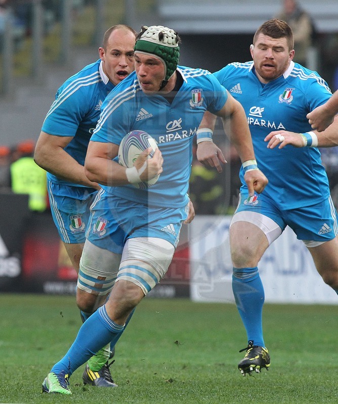Sei Nazioni 2013, Roma, stadio Olimpico 16/03/2013, Italia v Irlanda, una carica di Francesco Minto con Parisse e Rizzo in sostegno.