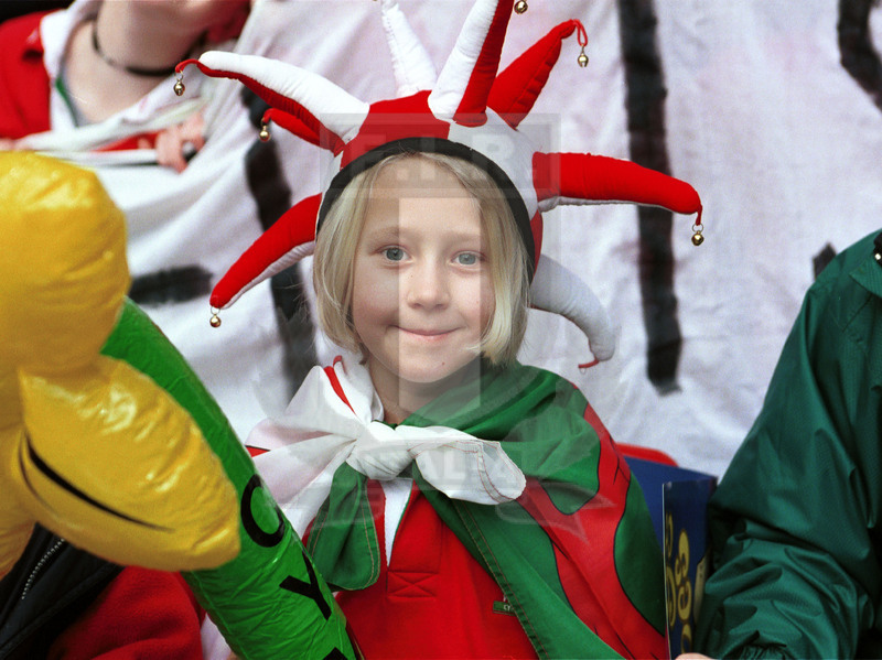 Lloyds TSB Sei Nazioni 2000, Round 2, Cardiff, Millennium Stadium 19/02/2000, Galles v Italia, giovanissimi supporter gallesi. Foto Daniele Resini/Fotosportit