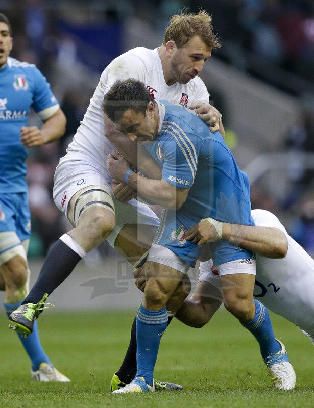 RBS 6 Nazioni 2013, Londra, Twickenham Stadium, 10-03-2013, Inghilterra v Italia. luciano orquera defe difendersi dal placcaggio di Brad Barritt e dall\
