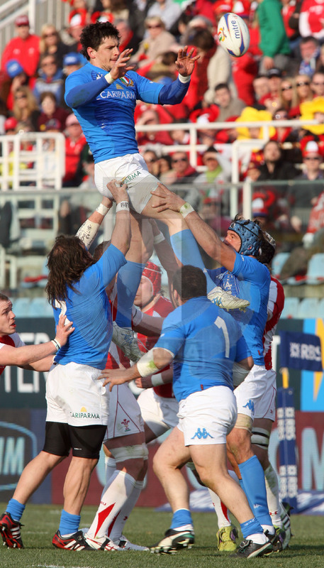 Rbs Sei Nazioni 2011, Roma, stadio Flaminio 26/02/2011, Italia v Galles, Alessandro Zanni conquista touche. Daniele Resini/Fotosportit