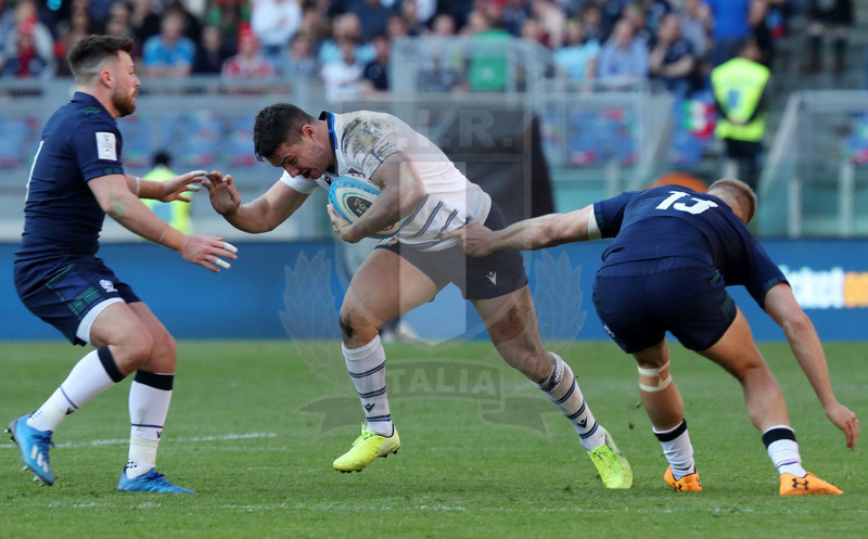 Guinness Sei Nazioni 2020, Round 3, Roma, Stadio Olimpico 22/02/2020, Italia v Scozia, Luca Morisi carica su Ali Price. Sam Johnson lo trattiene.Foto Daniele Resini/Fotosportit.