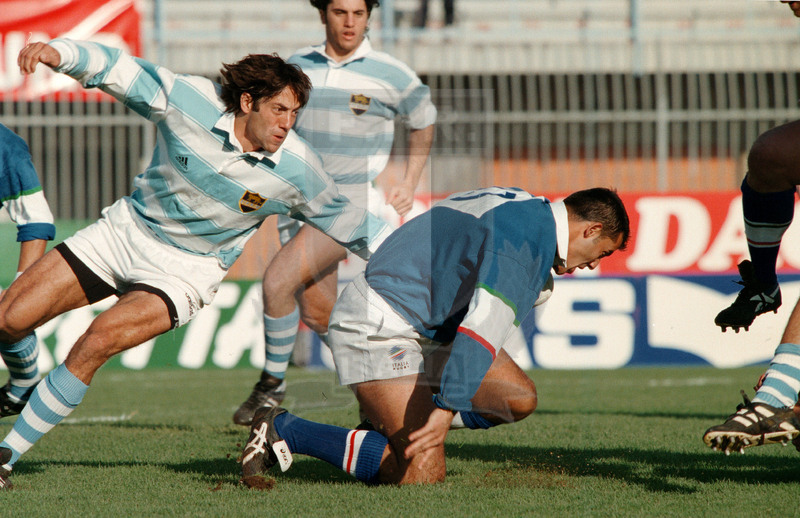 Test Match 1998, Piacenza, stadio Leonardo Garilli 07/11/1998, Italia v Argentina, Cristian Stoica fermato in extremis. Foto Daniele Resini/Fotosportit