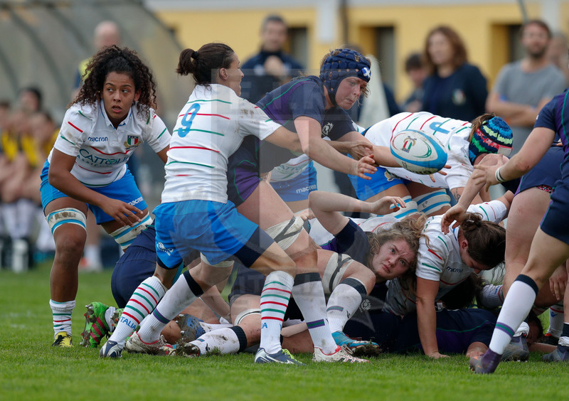 Test Match Donne Novembre 2018, Calvisano (BS), Pata Stadium, 4-11-2018, Italia Femminile v Scozia Femminile. Emma Wassel viene fermata da Sara Barattin. Foto: Roberto Bregani/Fotosportit
