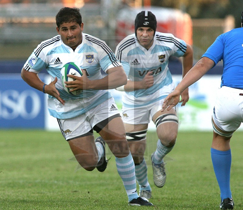 Irb Junior Championship Italy 2011, Pool A, Rovigo 2011/06/14, Italia v Argentina, una carica del pilone argentino Nahuel Lobo.