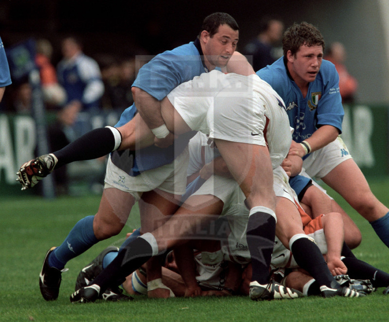 Rbs Sei Nazioni 2002, Roma, stadio Flaminio 07/04/2002, Italia v Inghilterra, Pucciariello e Persico in pulizia. Foto Daniele Resini/Fotosportit