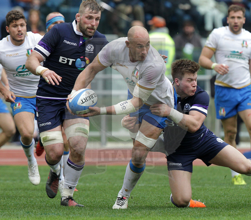 Natwest Sei Nazioni 2018, round 5, Roma stadio Olimpico 17/03/2018, Italia v Scozia, Sergio Parisse muove palla. Foto Daniele Resini/Fotosportit