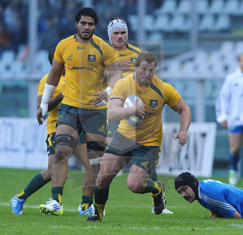 Cariparma Test Match 2013 - 09/11/2013 - Torino, Stadio Olimpico - Italia v Australia - Rob Simmons sfugge a Marco Bortolami (a terra)