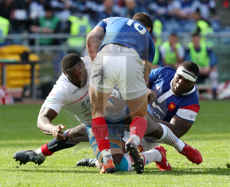 Guinness Sei Nazioni 2019, Round 5, Roma, stadio Olimpico 16/03/2019, Italia v Francia, Cherif Traorè portato a terra da Prizo. Ntamack aiuta in difesa. Foto Daniele Resini/Fotosportit