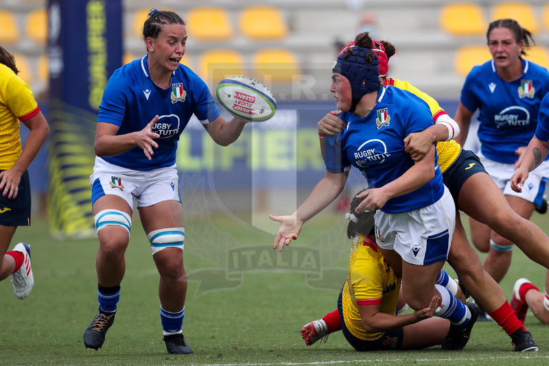 Rugby World Cup 2021 Women, Qualifier, Parma, stadio Lanfranchi 25/09/2021, Italia Donne v Spagna Donne, Melissa Bettoni passa palla a Valeria Fedrighi in sostegno. Foto Roberto Bregani/Fotosportit