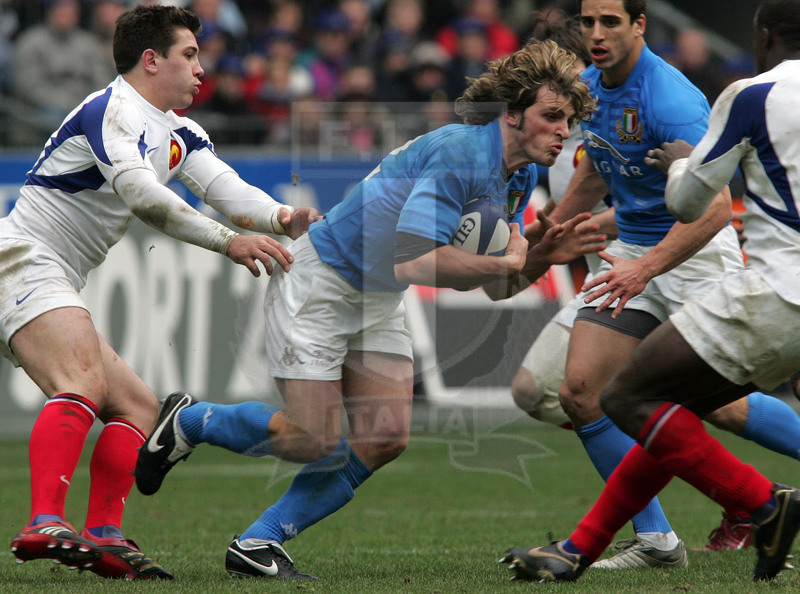 Sei Nazioni 2006, Parigi, Stade de France 25/02/2006, Francia v Italia, break di Misco Bergamasco. Foto Daniele Resini/Fotosportit