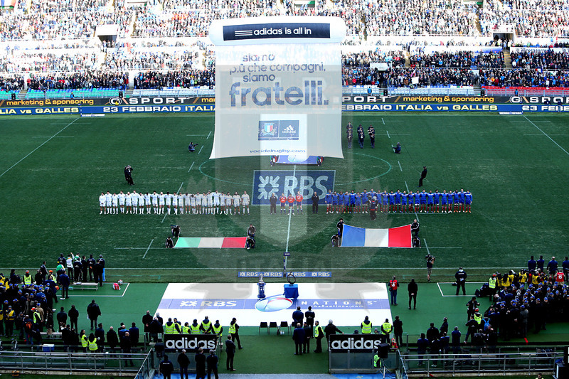 ROMA 03-02-2013 STADIO OLIMPICO RUGBY 6 NAZIONI ITALIA VS FRANCIA NELLA FOTO LE SQUADRE A CENTROCAMPO DURANTE GLI INNI NAZIONALI FOTO MATTEO CIAMBELLI / FOTOSPORTIT
