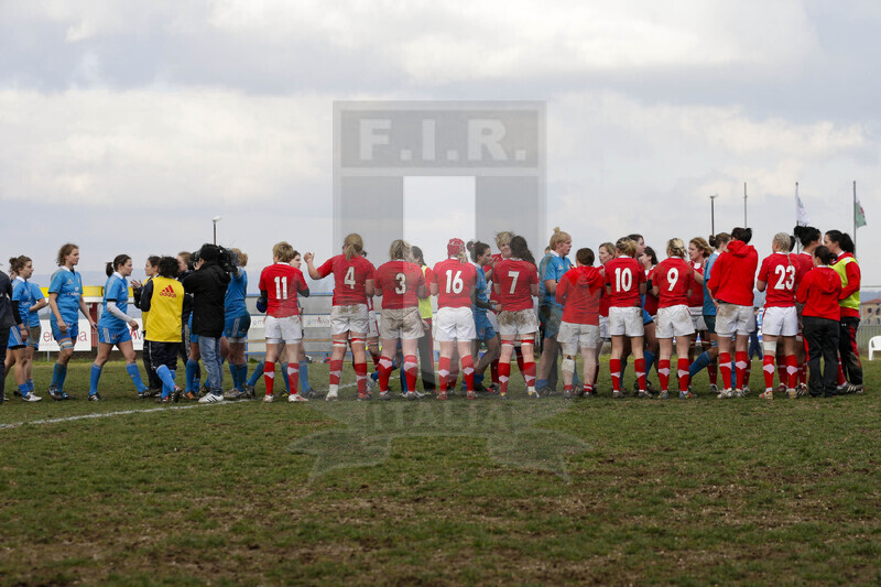 RBS 6 Nazioni Femminile 2013, Benevento, Campo Pace Vecchia, 24-02-2013, Italia v Galles. Il saluto a fine partita